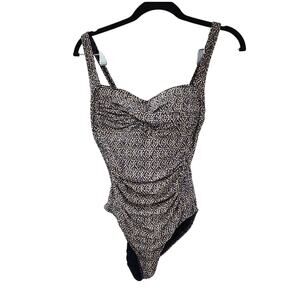 Nip Tuck Swim One-Piece Swimsuit Womens Size 4 Beach Summer Vacation